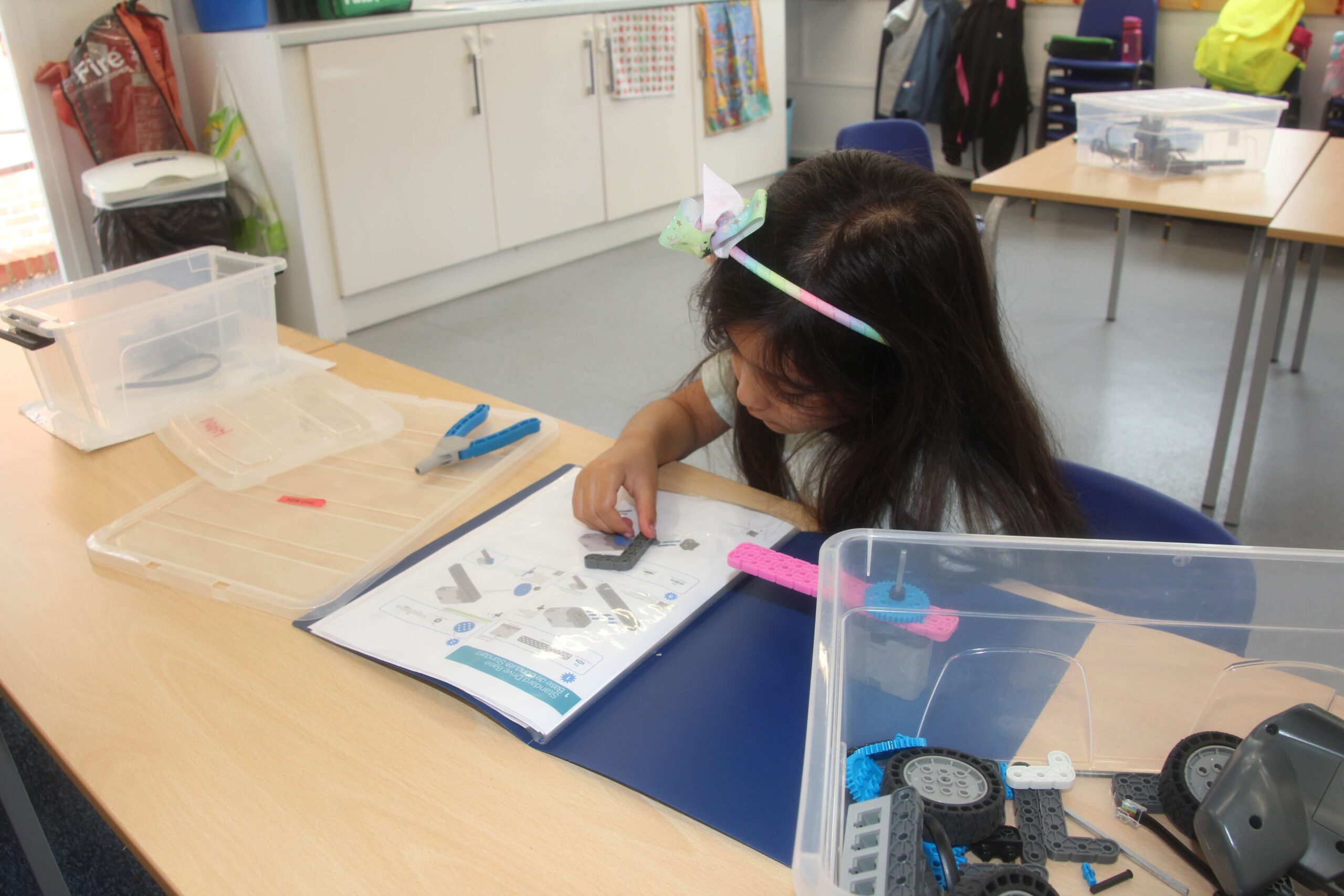 Child building robot
